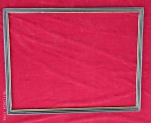 Cornice in legno di noce tinto scuro con filetto interno in ottone. intatta mai ridotta  XIX° sec. luce cm.68x 90